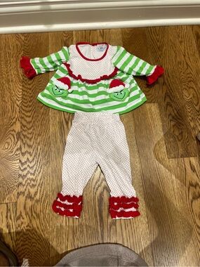 Busy bees smocks! Girl's Green & Red Holiday Grinch Stripe Tunic Set 12m